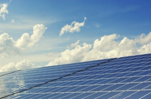営農型太陽光発電とは？メリットと設置の手順を詳しく紹介